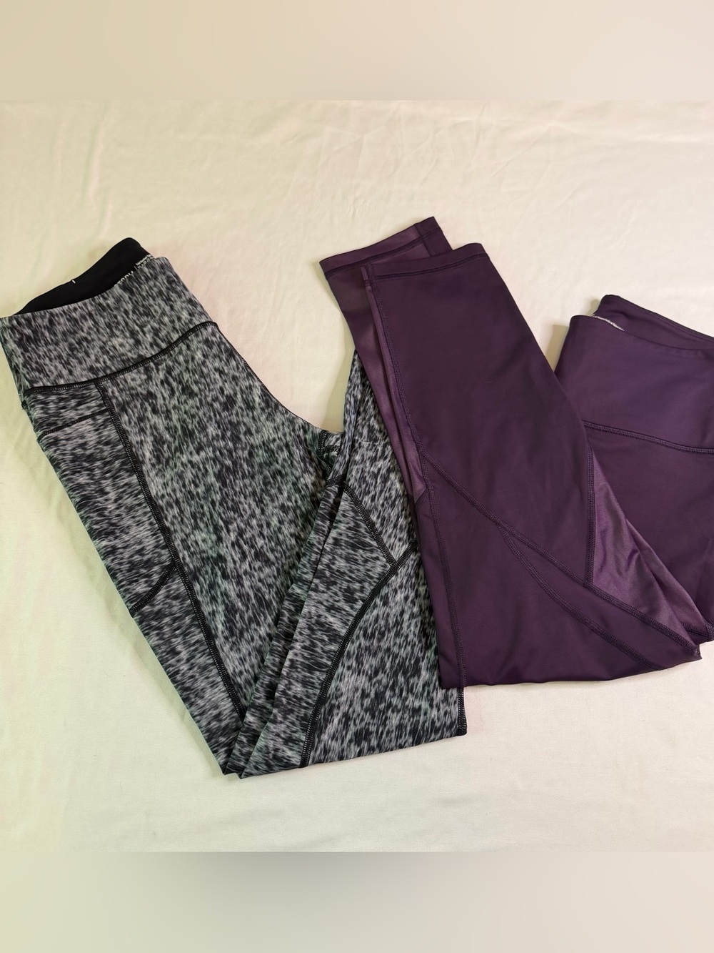 Bundle Victoria Sport Knockout Capri‎ Leggings Medium Purple Gray Print Active